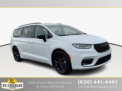 Used 2025 Chrysler Pacifica Limited