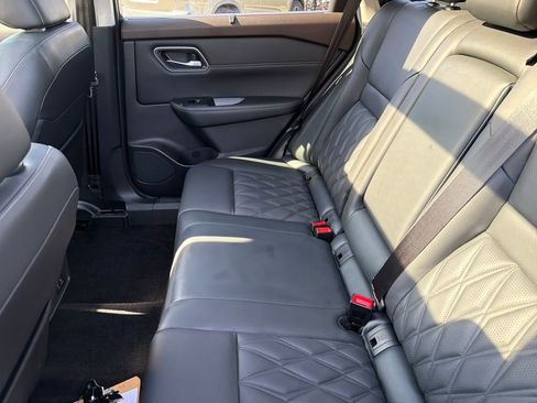 Used 2023 Nissan Rogue Platinum w/ Platinum Premium Package image 33