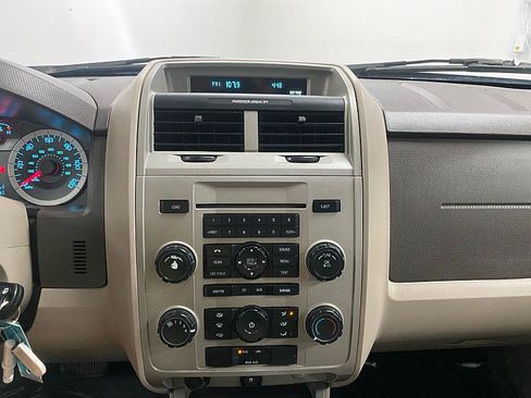 Used 2010 Ford Escape XLT image 15