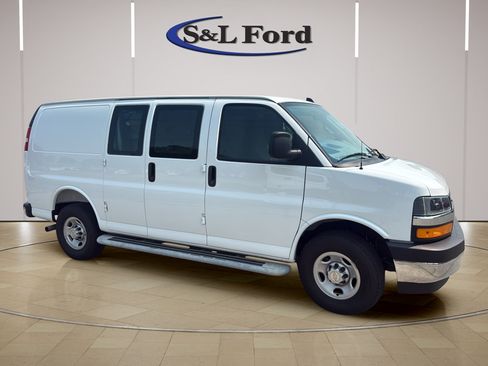 Used 2025 Chevrolet Express 2500 w/ Driver Convenience Package RWD image 10