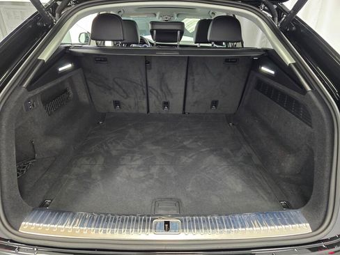 Used 2023 Audi Q8 Prestige image 11