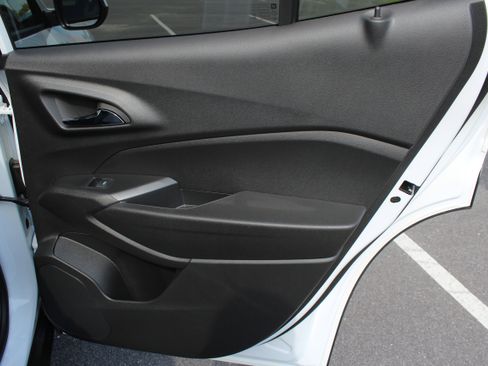 Used 2025 Chevrolet Trax LS w/ LS Convenience Package image 42