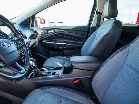 Used 2019 Ford Escape SE image 18