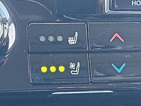 Used 2021 Toyota Highlander Limited image 18