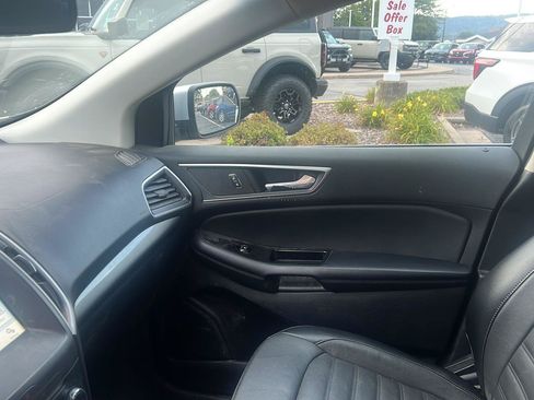 Used 2018 Ford Edge SEL w/ Equipment Group 201A AWD/4WD image 17