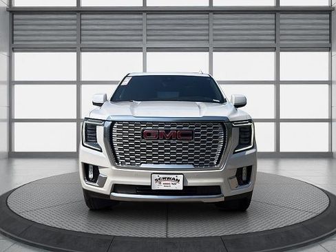 Used 2023 GMC Yukon XL Denali w/ Denali Reserve Package AWD/4WD image 9