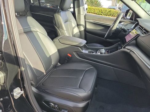 Used 2025 Jeep Grand Cherokee L Limited w/ Luxury Tech Group II image 13