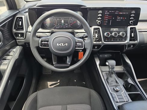Used 2022 Kia Sorento LX FWD image 8