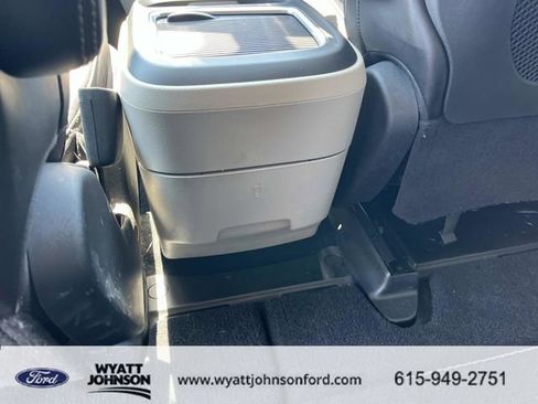 Used 2023 Chrysler Pacifica Touring-L image 17