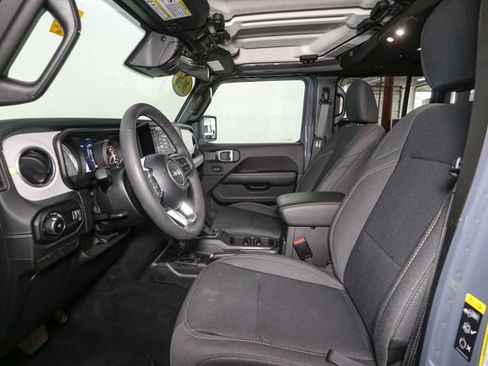 Used 2026 Jeep Wrangler Unlimited Sahara AWD/4WD image 37