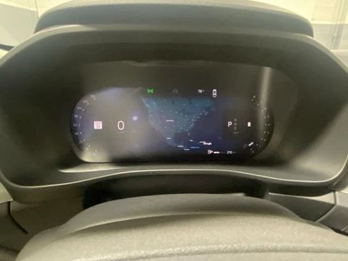 Used 2026 Volvo XC40 B5 Plus AWD/4WD image 16