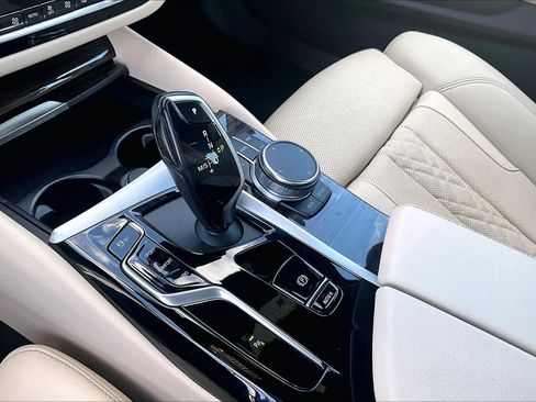 Used 2023 BMW 530i w/ Premium Package RWD image 15