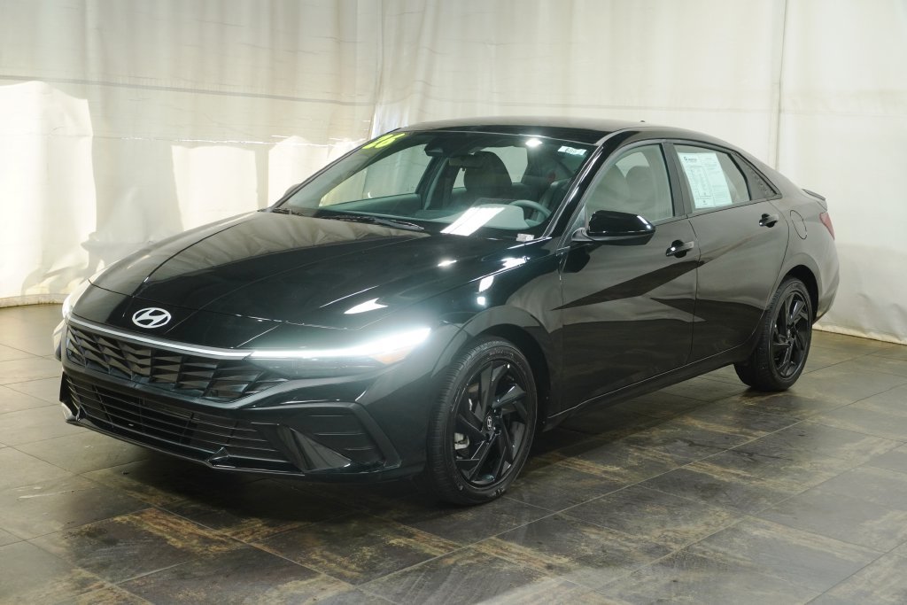 Certified 2026 Hyundai Elantra Sport FWD image 2