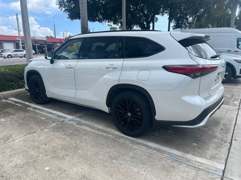 Used 2023 Toyota Highlander XSE FWD image 3