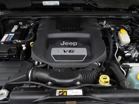 Used 2016 Jeep Wrangler Unlimited Sahara AWD/4WD image 28