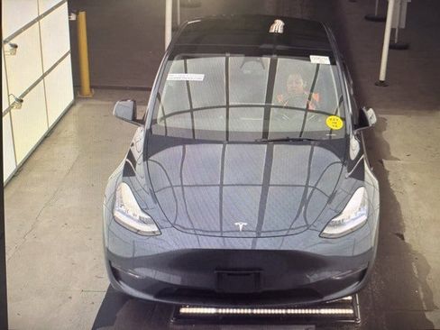 Used 2023 Tesla Model Y Long Range image 2