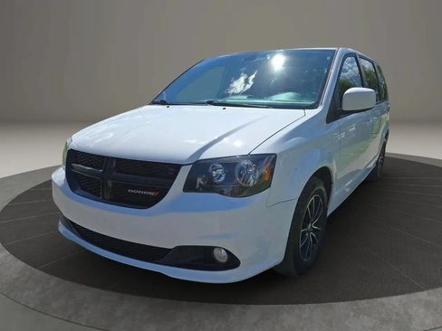 Used 2019 Dodge Grand Caravan SXT w/ Driver Convenience Group FWD image 2