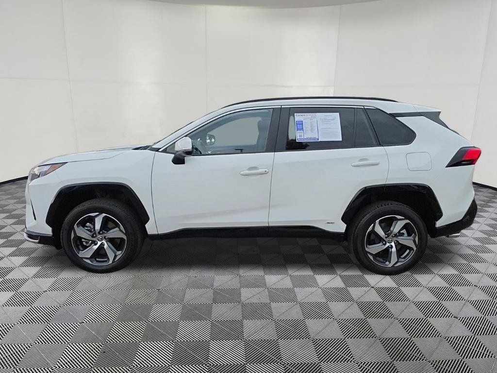 Used 2025 Toyota RAV4 SE AWD/4WD image 4