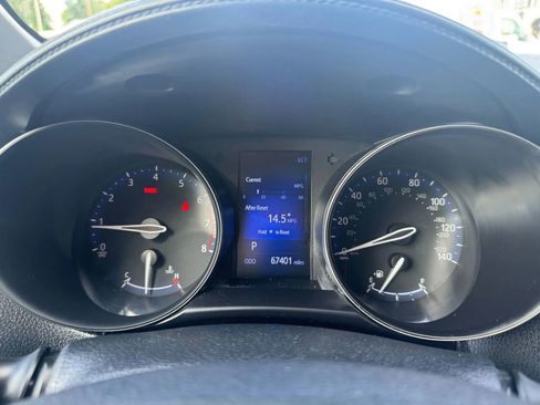 Used 2018 Toyota C-HR XLE image 20