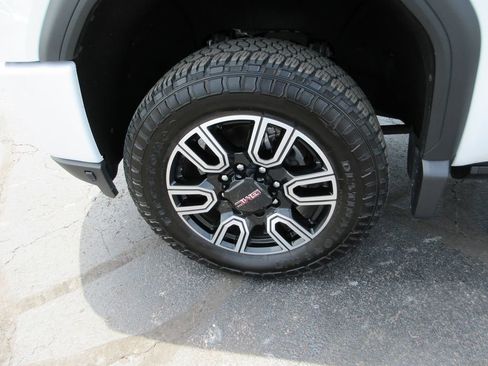 Used 2023 GMC Sierra 2500 AT4 w/ AT4 Premium Plus Package AWD/4WD image 15