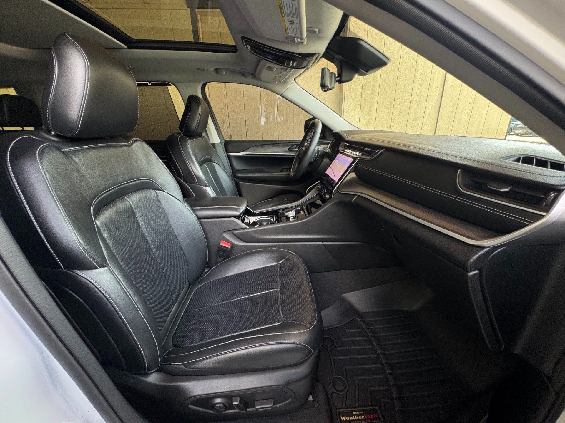 Used 2022 Jeep Grand Cherokee L Limited w/ Luxury Tech Group II AWD/4WD image 18