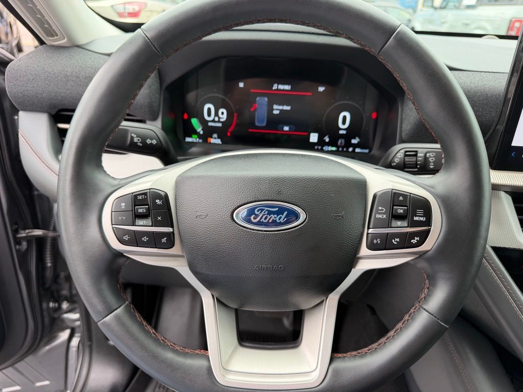 Used 2025 Ford Explorer Active w/ Active Comfort Package AWD/4WD image 11