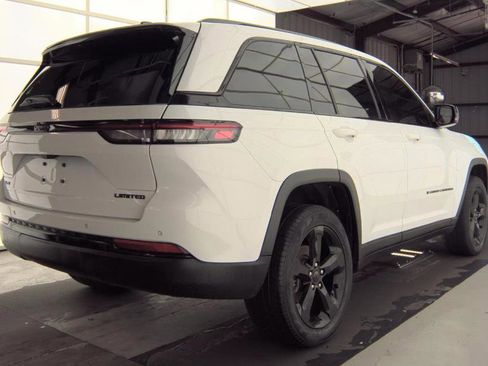 Used 2023 Jeep Grand Cherokee Limited w/ Black Appearance Package AWD/4WD image 8