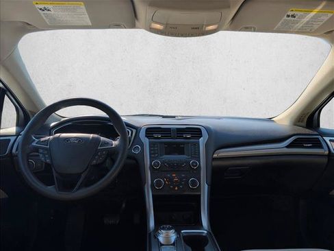 Used 2018 Ford Fusion S FWD image 22