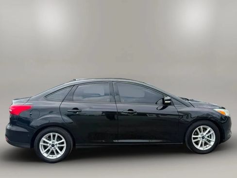 Used 2015 Ford Focus SE FWD image 4
