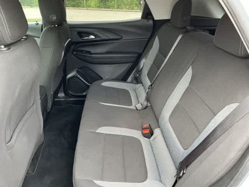 Used 2022 Chevrolet TrailBlazer LT w/ Confidence II Package FWD image 16