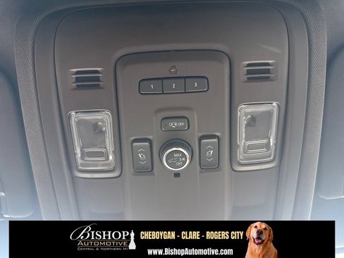Used 2024 GMC Yukon SLT w/ SLT Luxury Package AWD/4WD image 30