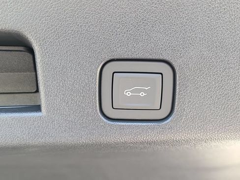 New 2026 Chevrolet Traverse LT w/ Sun and Wheel Package FWD image 10