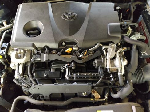 Used 2020 Toyota Camry XLE image 30