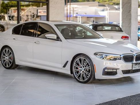 Used 2018 BMW 540i w/ M Sport Package RWD image 4
