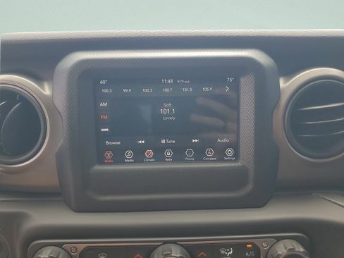 Used 2018 Jeep Wrangler Sport AWD/4WD image 14