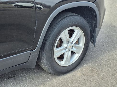 Used 2019 Chevrolet Trax LS w/ Tint and Cruise Package image 23