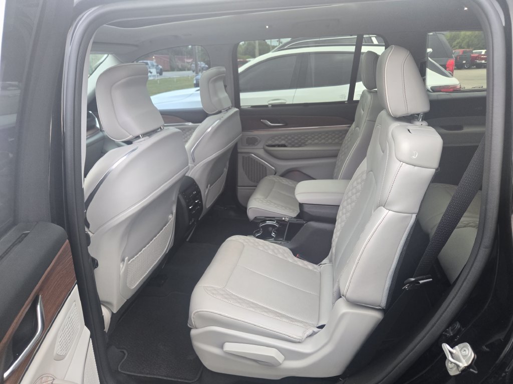 Used 2022 Jeep Grand Cherokee L Summit w/ Advanced Protech Group IV AWD/4WD image 8