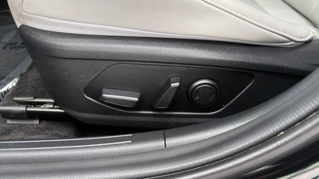 Used 2025 Hyundai Elantra Limited FWD image 12