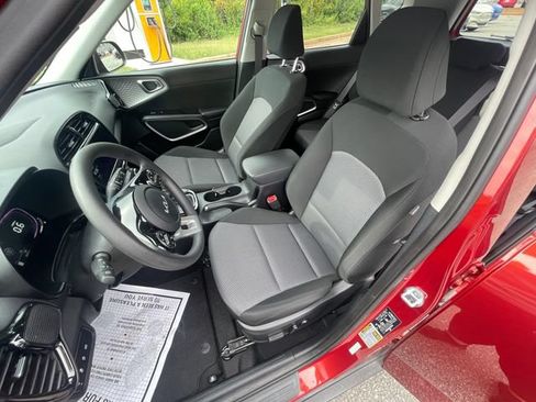 Used 2023 Kia Soul S FWD image 10