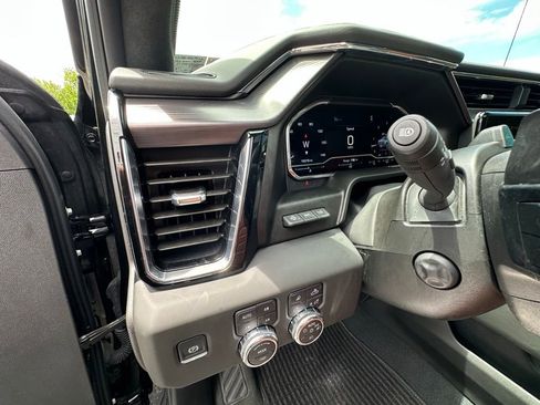Used 2025 GMC Sierra 1500 Denali Ultimate AWD/4WD image 4