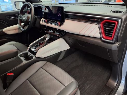 Used 2024 GMC Canyon AT4X image 9