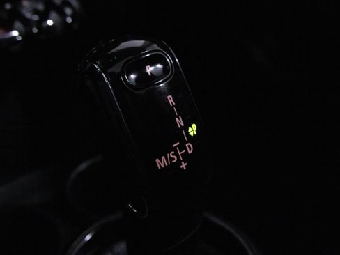 Used 2020 MINI Cooper 2-Door Hardtop image 25