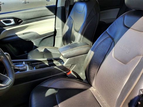 Used 2022 Jeep Compass Limited image 11