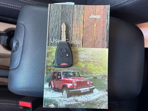 Used 2013 Jeep Wrangler Unlimited Sahara w/ Connectivity Group AWD/4WD image 15