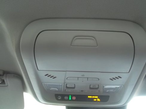 Used 2021 Cadillac XT4 Premium Luxury image 16