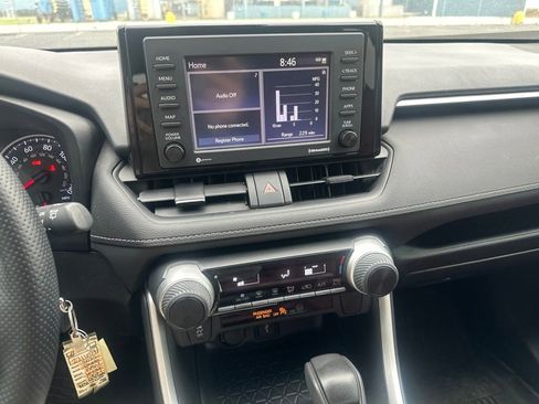 Used 2022 Toyota RAV4 LE FWD image 9