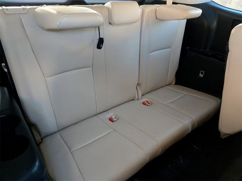 Used 2023 Toyota Highlander XLE image 32