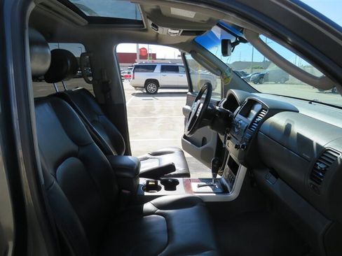 Used 2008 Nissan Pathfinder LE RWD image 18