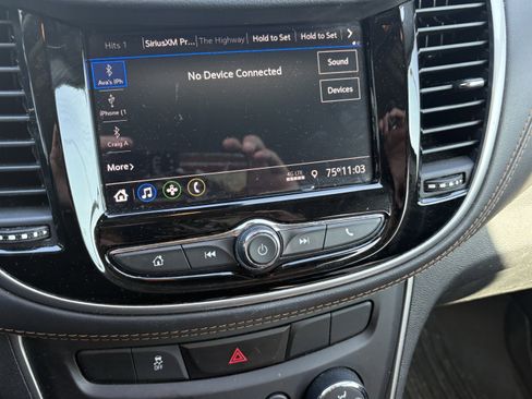 Used 2022 Chevrolet Trax LT w/ LT Convenience Package image 10