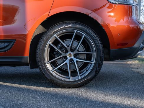 Certified 2022 Porsche Macan image 12